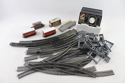 Hornby Thomas Tank Engine OO Gauge Train Set Locomotive 7 Carriages Power Track • £6.83