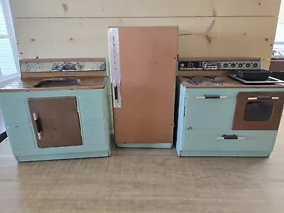 1950’s Nassau Tin Toy Turquoise Trim Stove Oven Refrigerator Play Set • $98