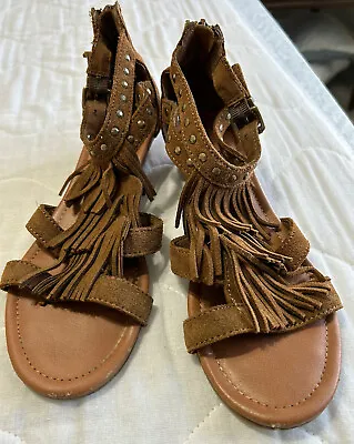 Womens Minnetonka Fringe Leather Sandals Size 6/7 Moccasins Gladiator Tan Flats • $22