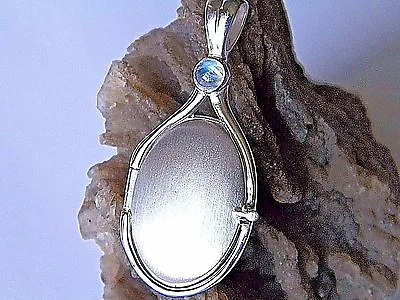 925 Sterling Silver 4 Mm Cabochon Moonstone Locket H2O Just Add Water Pendant  • $57.77