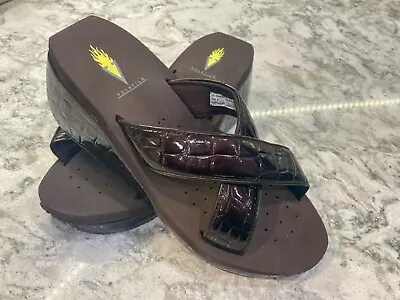 VOLATILE Wedge Slip On Sandals Alligator Print Leather Women's Size 8 New • $29.99