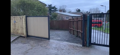 £1 • Buy AUTOMATIC ELECTRIC  SLIDING GATES-the Price Is For Making An Offer