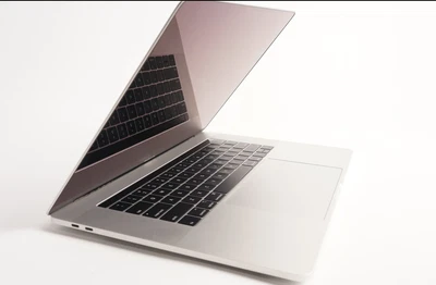 $1199.95 • Buy Apple 15.4 Inch MacBook Pro With Touch Bar Intel I7 256GB SSD 16GB RAM