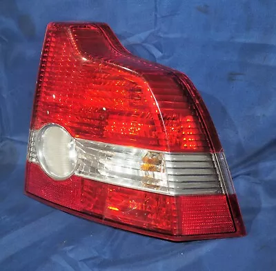 2004-2007 Volvo S40 Sedan Passenger Right Side Tail Light OEM W/90 Day Warranty • $54.95