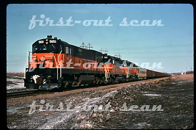 R DUPLICATE SLIDE - MIlwaukee Road MILW 5651 GE U30C Action On Hopper Trn • $9.89