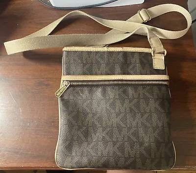 Authentic Michael Kors Signature Messenger Crossbody Handbag • $20