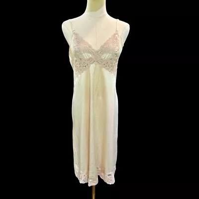 Vintage Vanity Fair Beige Silky Nylon And Lace Full Slip Size 34 L - USA • $16.88