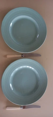£6 • Buy 2 X Beryl Wood's Ware Dinner Plates
