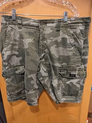 Wrangler Camo Cargo Shorts Mens 36 Green Camoflage  Camp Casual • $14