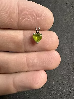 .7g Vintage Sterling Silver 960 Peridot Heart Pendant Jewelry Lot J • $4