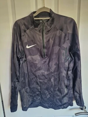 £20 • Buy Nike Aeroshield Track Top