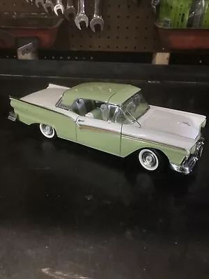 1/18 Diecast SUN STAR 1957  FORD FAIRLANE SKYLINER Retractable Hardtop • $100