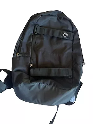 Nike SB Courthouse Men's Skate Backpack 24L  Black/Black/White Several Pockets • $39.99