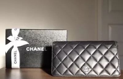 Authentic Chanel Classic Wallet • $450