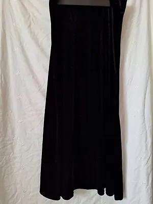 Richards Black Velvet Skirt Size L • £5.50
