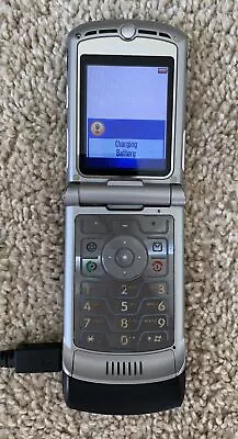 Black Motorola RAZR V3 Flip Mobile Phone *Read* For Parts/As Is • $16.95