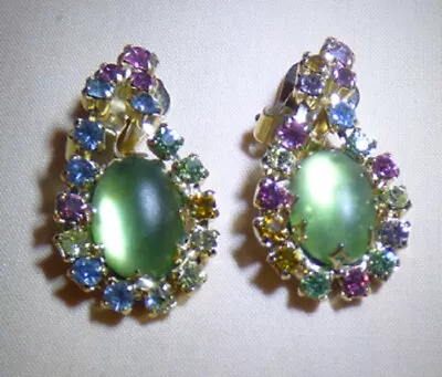 LOVELY Vintage 1950s Green Jelly Belly Multi Stone Dangle Clip On Earrings • $45