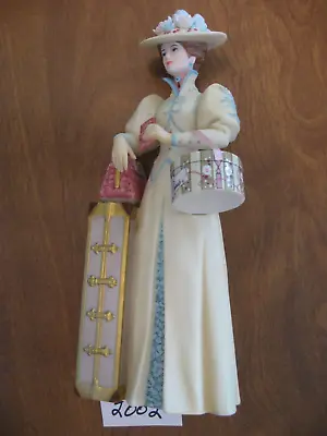 Avon 2002  Mrs Albee Presidents Club Award  Figurine • $9.99