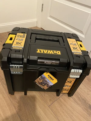 £280 • Buy DEWALT DCW604NT-XJ 18V XR 1/4 Inch Router
