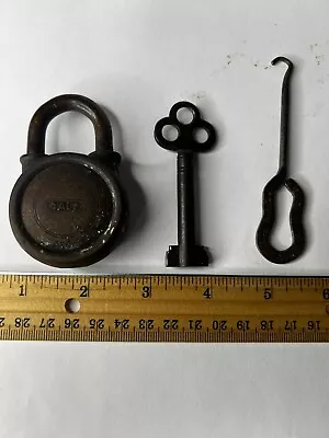 Vintage Lot Yale Town Lock No Key Kinney Button Hook Skeleton Key G4 • $9.99