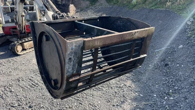 £250 • Buy 32’ Riddle Bucket To Fit Takeuchi TB016