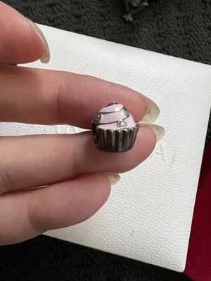 $35 • Buy PANDORA Charm Sterling Silver ALE S925 SWEET CUPCAKE PINK 791891EN68