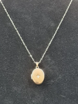 £75 • Buy 9ct Yellow Gold Trace Chain Necklace Beautifull Oval Photo Locket Pendant !