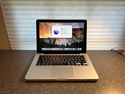 Apple MacBook Aluminum 2008  • $95