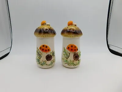 VINTAGE 1970's MERRY MUSHROOMS SALT & PEPPER SHAKERS JAPAN (B) • $24.99