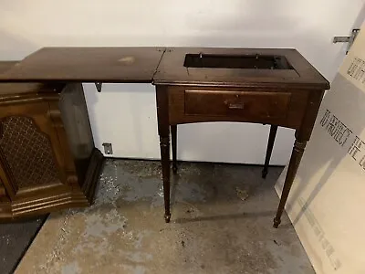 Vintage Singer Sewing Machine Cabinet Table Desk/ End Table • $134.99