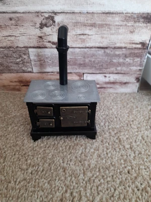 £10 • Buy Dolls House Heavy Metal Range Cooker