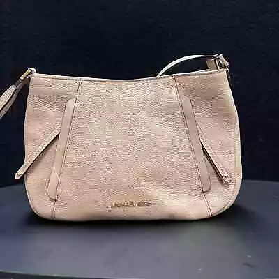 NWT Michael Kors Evie Messenger Crossbody • $52