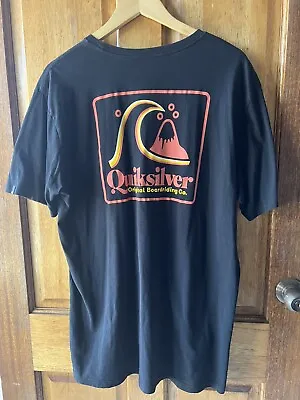 QUIKSILVER Mens Size Large Black T-Shirt  With A Large Motif Smart • $19.99