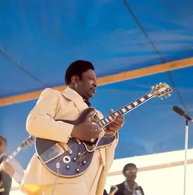 Singer Bb King Plays A Gibson Es355 Guitar 1978 Old Music Photo 2 • $9
