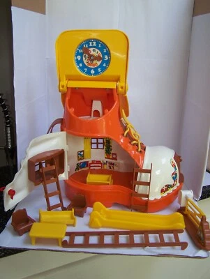 £25 • Buy Vintage MATCHBOX Play Boot House - 1977 Live 'N' Learn + Accessories VGC