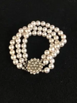 Vintage 3-Strand Faux Pearl Bracelet Round Rhinestone & & Faux Pearl Clasp • $9