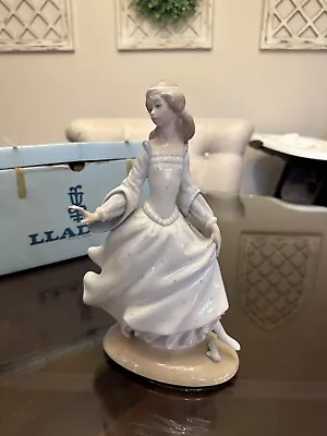 Vintage Lladro Cinderella Lost Slipper Figurine #4828 • $115