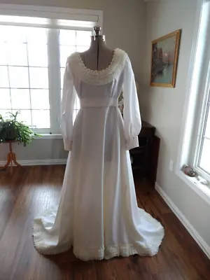 Vintage 60s Wedding Dress Retro Bridal Gown Daisy Lace Long Sleeve 35  Bust • $75