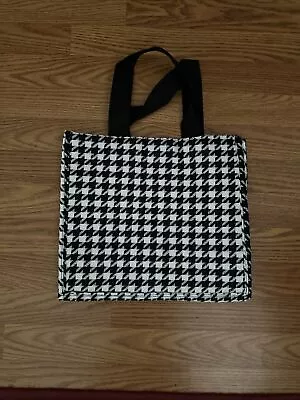 Stylish Houndstooth Pattern Tote Bag • $16