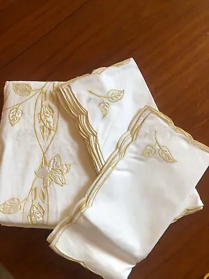 $139 • Buy Vintage  Hedaya Banquet Tablecloth Embroidery Applique 64 X138 + Napkins New