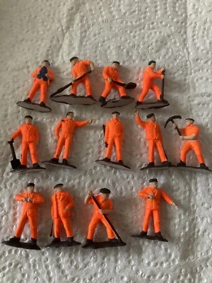 £8.50 • Buy Painted Oo Gauge Model Railway Figures People