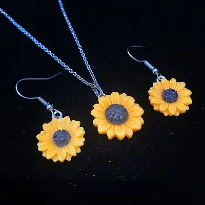 Orange Daisy Flower Pendant Necklace & Hook Hoop Earrings Jewellery Gift Set UK • £3.99