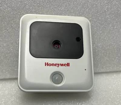 $39.99 • Buy 1 Honeywell IPCAM-WO  Outdoor IP Camera  1 HONEYWELL THERMOSTAT  SEE DESCRIPTION