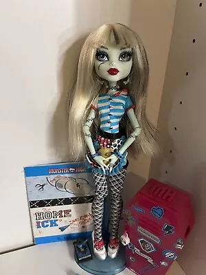 Monster High Frankie Stein Classroom Home Ick! Comes With Ring And Broken Stand • $150