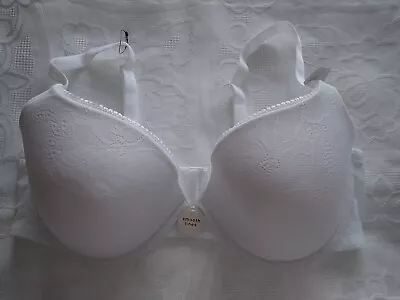 TARGET  Underwire Bra In Size 18D Colour In White • $30