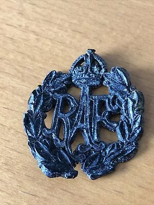 RAF WW2 Economy Pattern Other Ranks Plastic Cap Badge – King’s Crown • £4