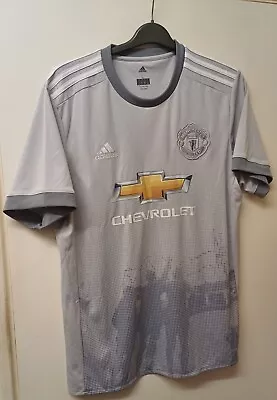 Man United Football Shirt • £17.01