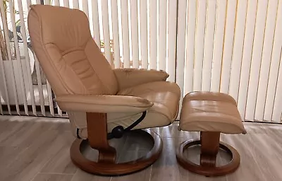 Ekornes Stressless Tan Leather Swivel Recliner Chair Ottoman Large  Governor  • $475