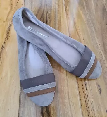 New Light Grey Colour By Blue Velvet Italy 100% Suede Ballerina Shoes Size 3 • £17