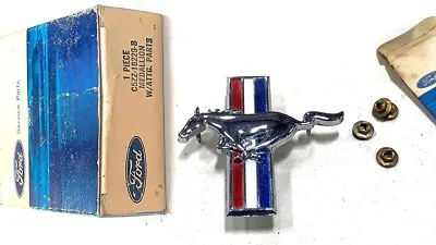 NOS 1964-1968 Mustang Fender Emblem Running Horse  – OEM Ford C5ZZ-16229-B • $49